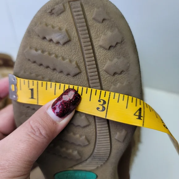 Cougar Canada squimal furry fox boots size 8.5 - Picture 13 of 13